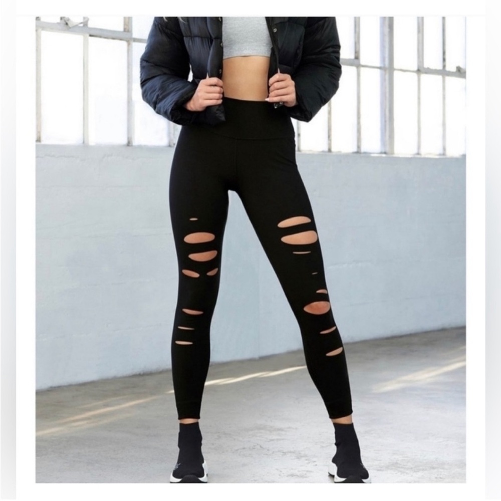 Alo Yoga Women’s High Waisted‎ Ripped Warrior Leggings- Size XS